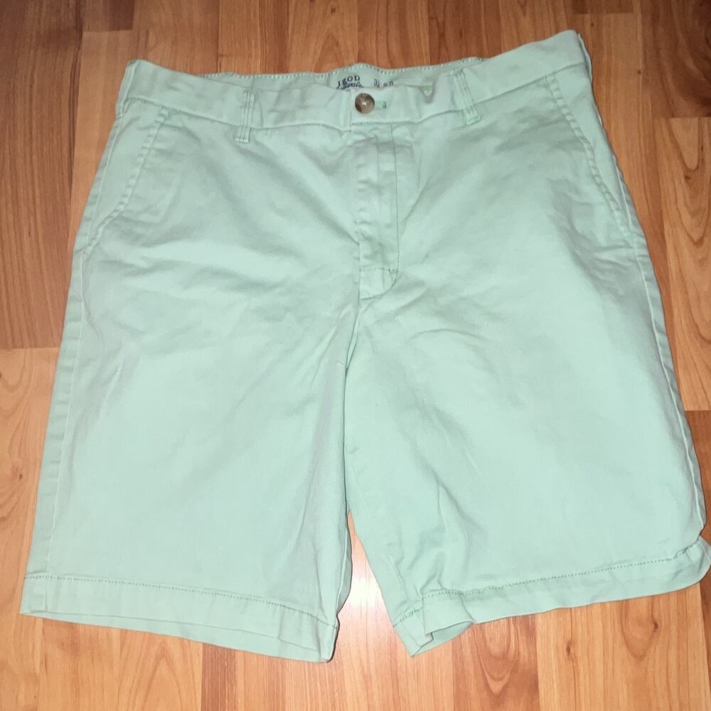 IZOD Men’s Green Chino Shorts Flat Front Stretch Slash Pockets 9.5" Inseam